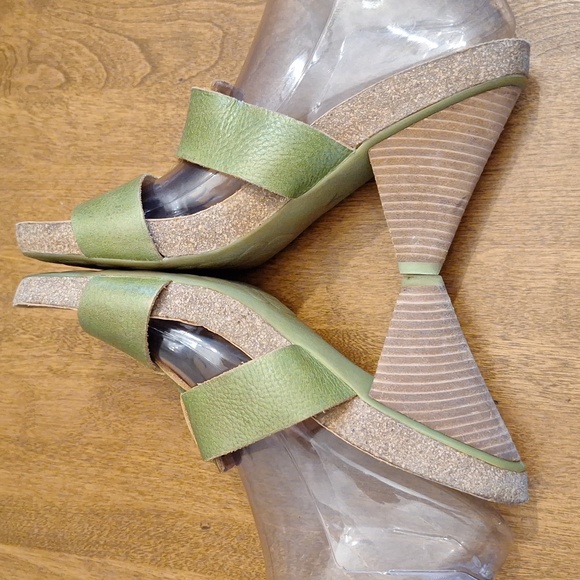 Kork-Ease Green Leather Sandals - Picture 3 of 16